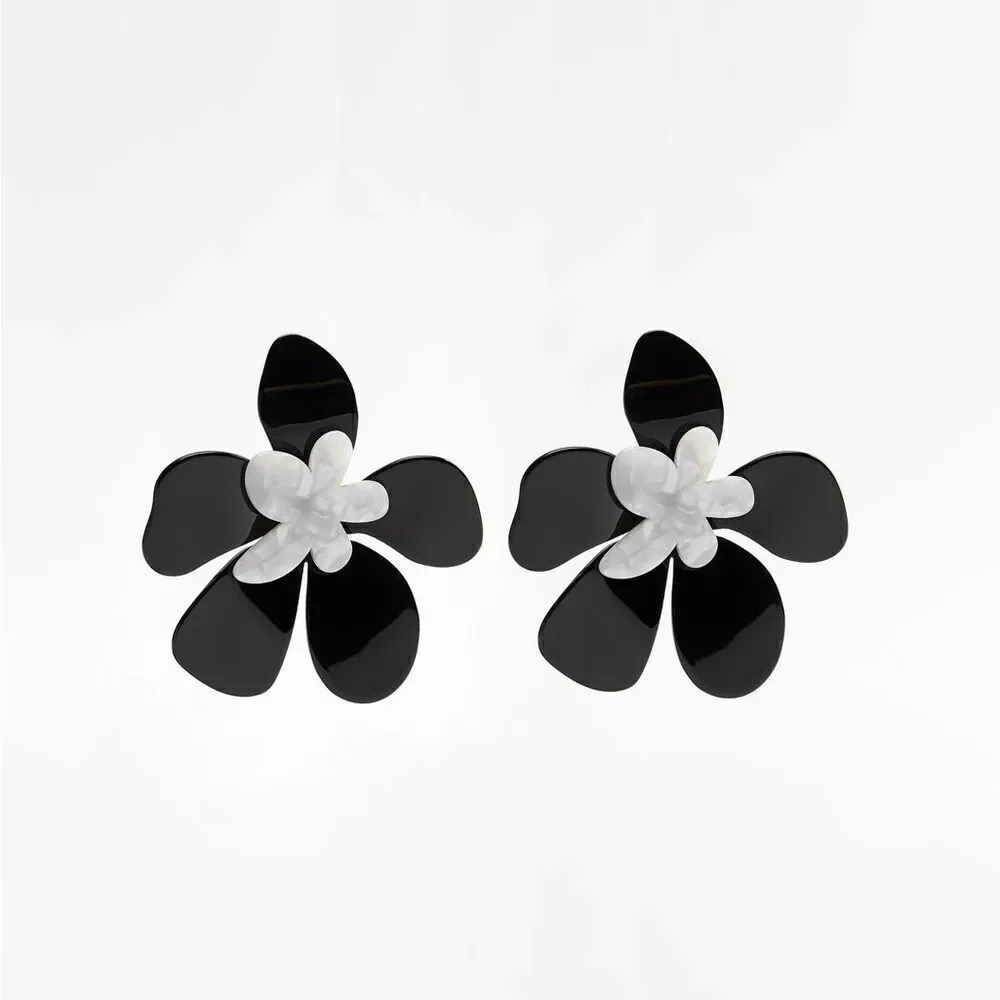Oversized flower earrings A227